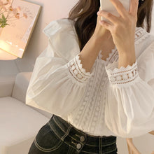 Load image into Gallery viewer, Elegant lace V-neck spliced with ruffles, loose casual puff sleeve lining
