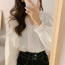 Load image into Gallery viewer, Elegant lace V-neck spliced with ruffles, loose casual puff sleeve lining
