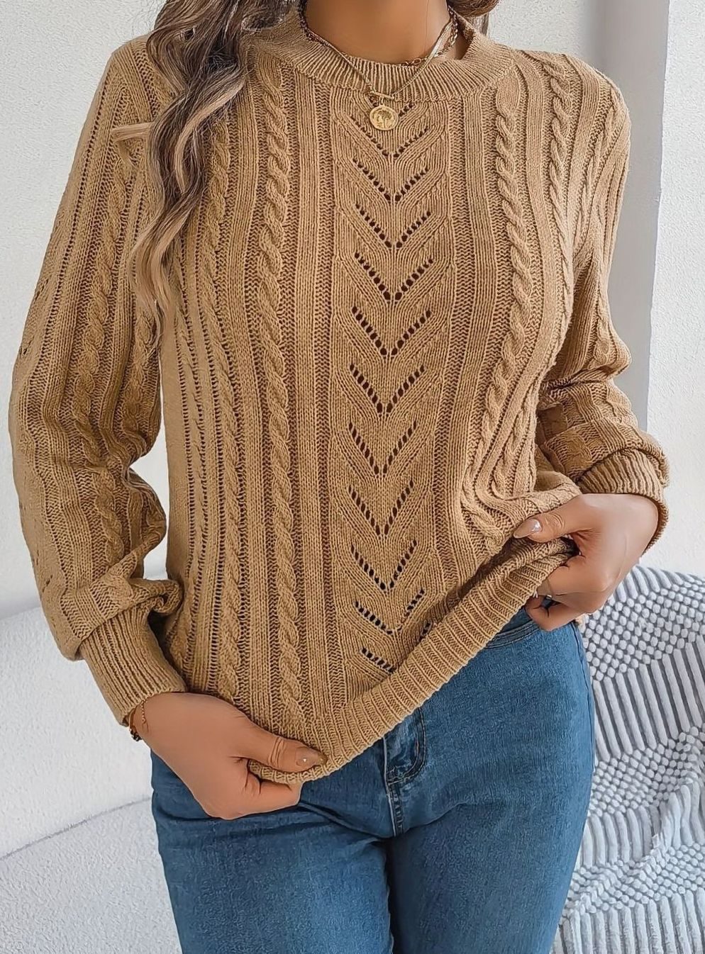 Evelyn | Elegant Cable-Knit Christmas Sweater Women Crew Neck Pullover
